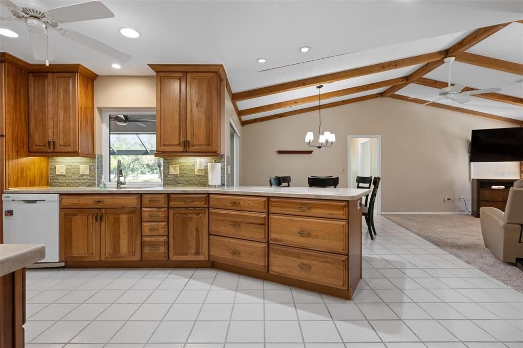 待售: $585,000 (3 贝兹, 2 浴室, 2078 平方英尺)