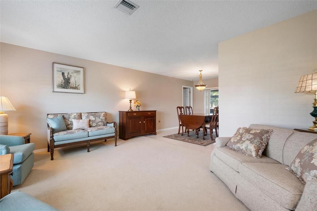 待售: $585,000 (3 贝兹, 2 浴室, 2078 平方英尺)