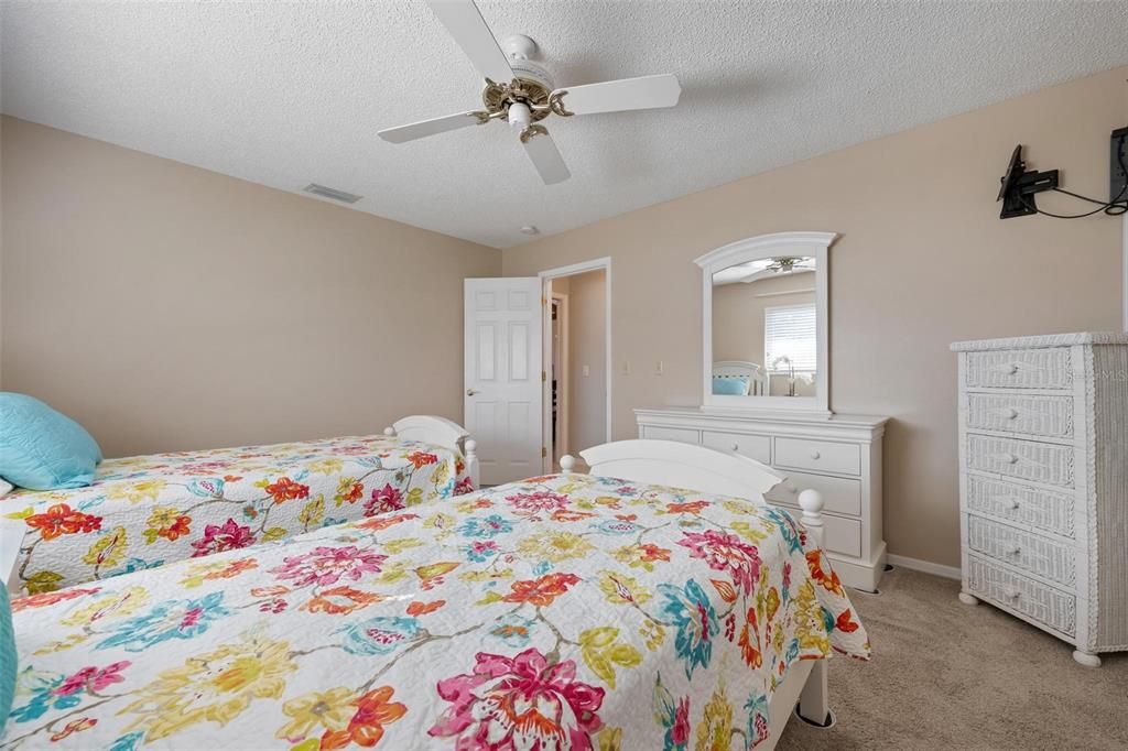 待售: $585,000 (3 贝兹, 2 浴室, 2078 平方英尺)