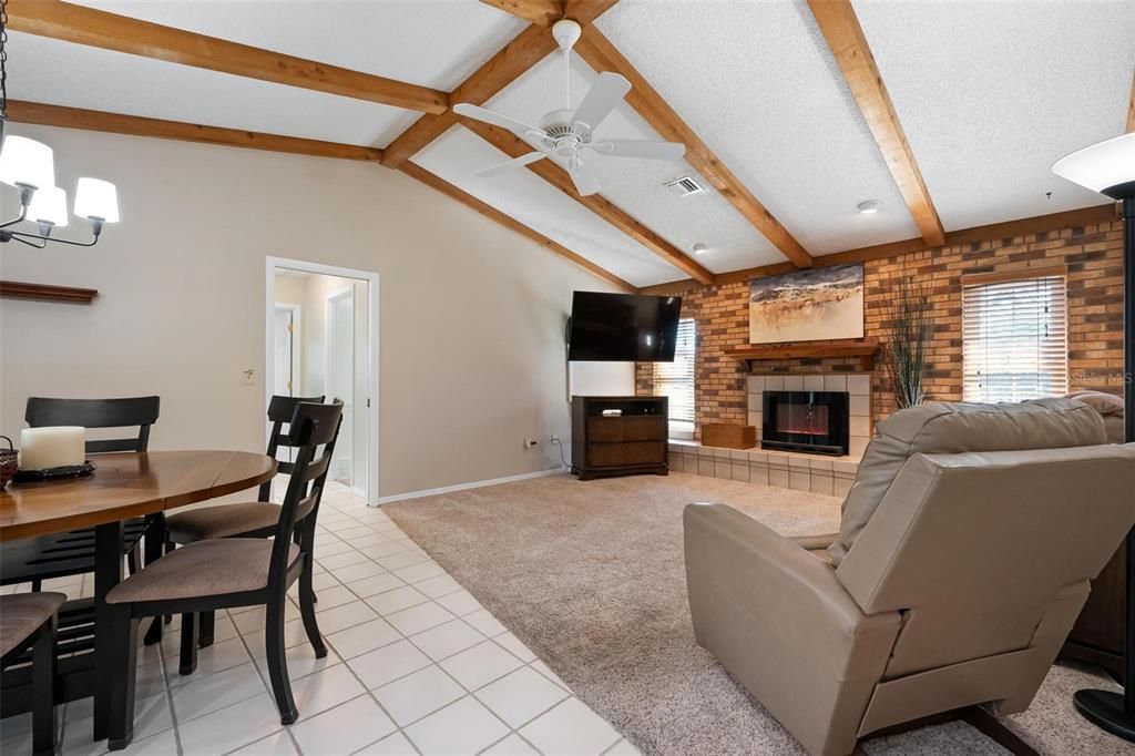 待售: $585,000 (3 贝兹, 2 浴室, 2078 平方英尺)