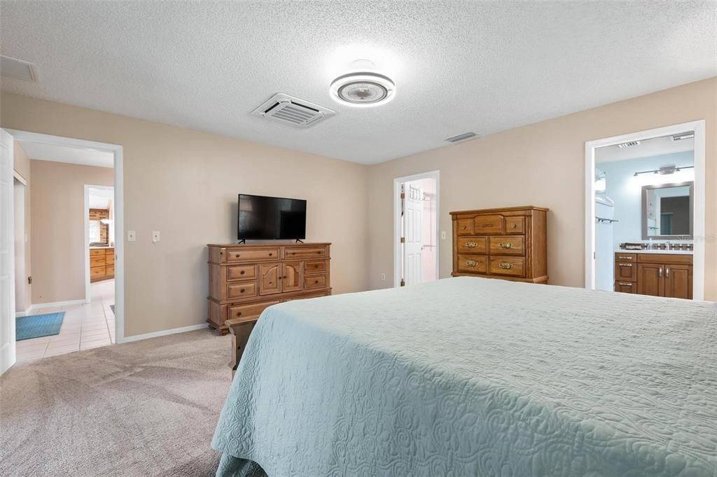 待售: $585,000 (3 贝兹, 2 浴室, 2078 平方英尺)