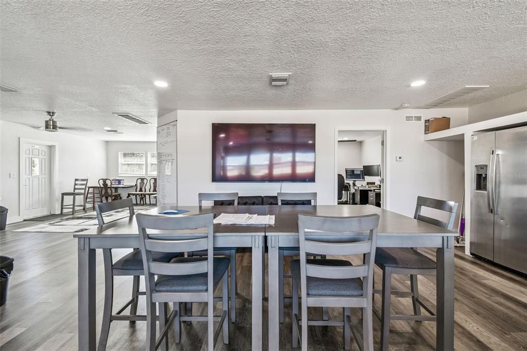 На продажу: $1,200,000 (2 спален, 1 ванн, 1360 Квадратных фут)