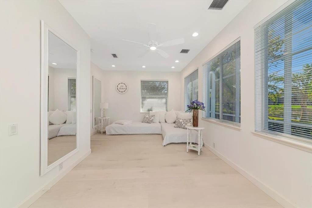 For Sale: $1,399,000 (5 beds, 3 baths, 2871 Square Feet)