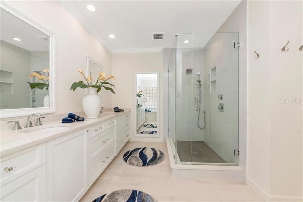 For Sale: $1,399,000 (5 beds, 3 baths, 2871 Square Feet)