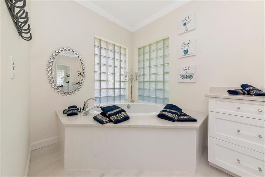 For Sale: $1,399,000 (5 beds, 3 baths, 2871 Square Feet)