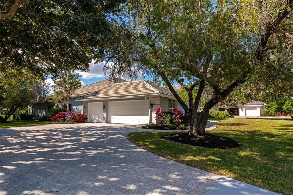 For Sale: $1,399,000 (5 beds, 3 baths, 2871 Square Feet)