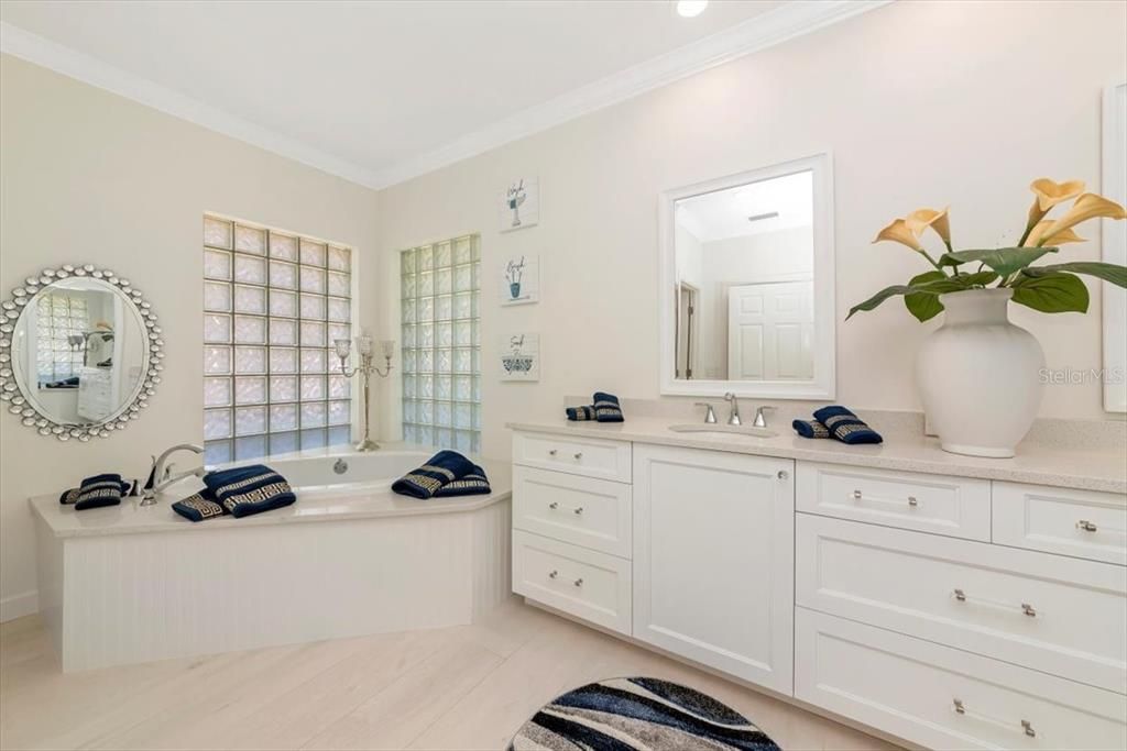 For Sale: $1,399,000 (5 beds, 3 baths, 2871 Square Feet)