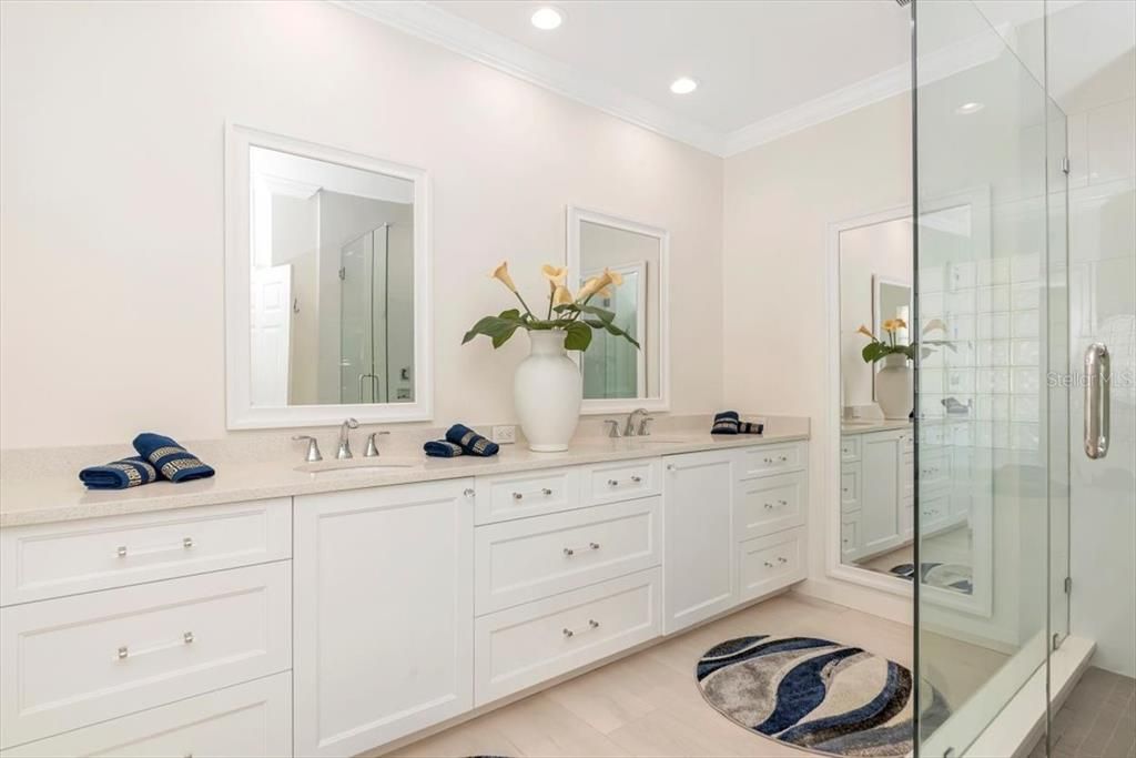 For Sale: $1,399,000 (5 beds, 3 baths, 2871 Square Feet)