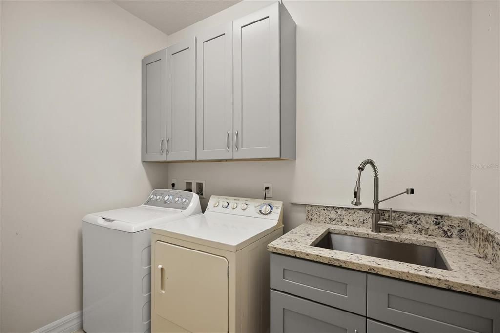 For Sale: $850,000 (3 beds, 3 baths, 2814 Square Feet)