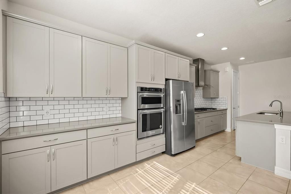 For Sale: $850,000 (3 beds, 3 baths, 2814 Square Feet)