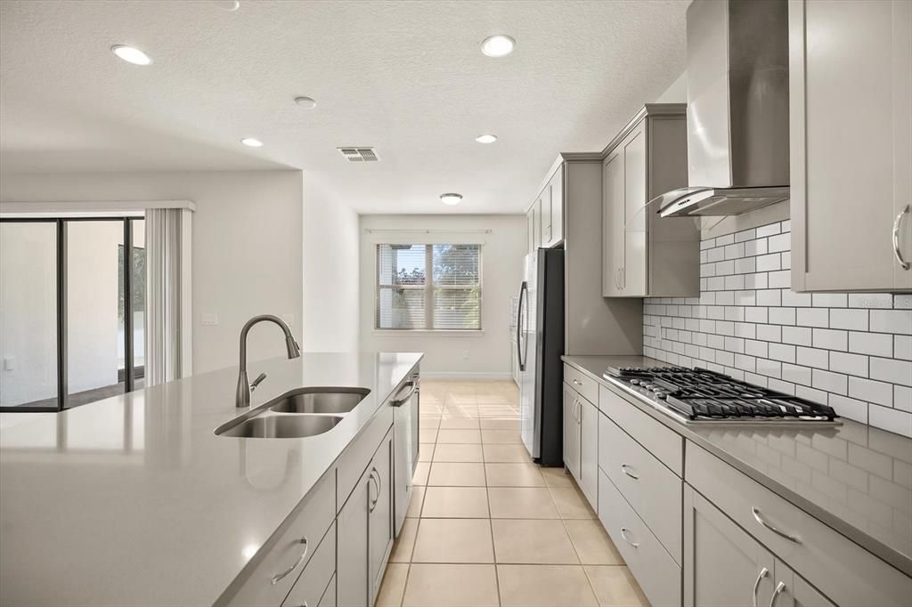 For Sale: $850,000 (3 beds, 3 baths, 2814 Square Feet)