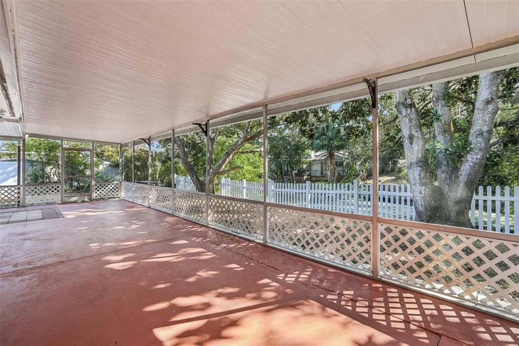 For Rent: $2,800 (4 beds, 2 baths, 1968 Square Feet)