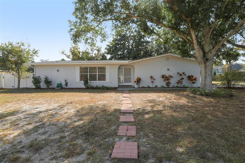 For Rent: $2,800 (4 beds, 2 baths, 1968 Square Feet)