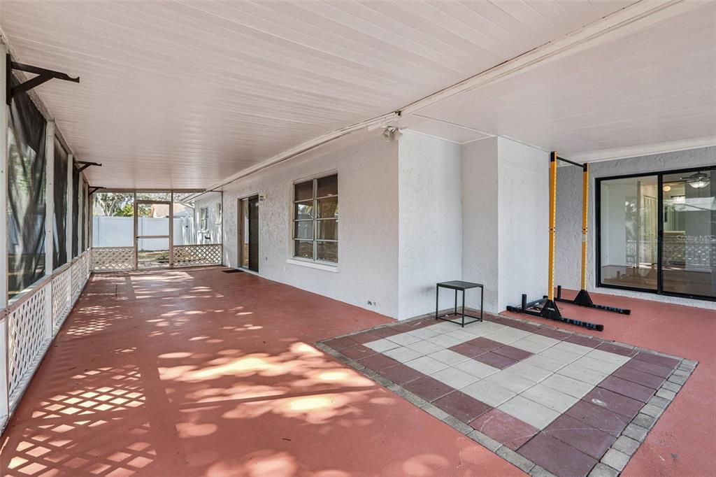 For Rent: $2,800 (4 beds, 2 baths, 1968 Square Feet)