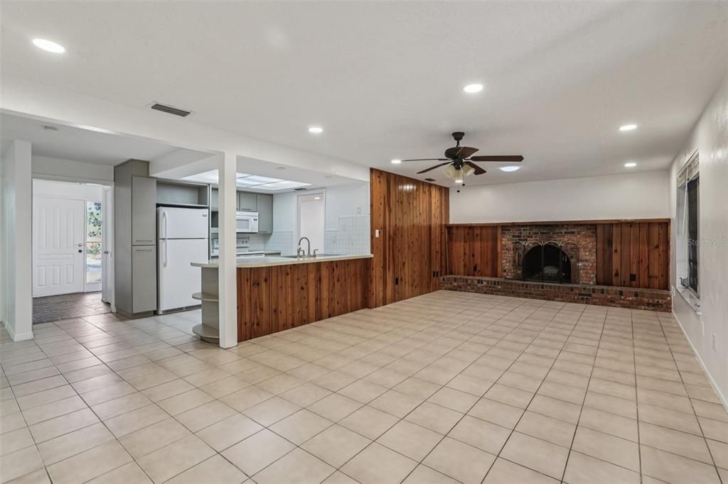 For Rent: $2,800 (4 beds, 2 baths, 1968 Square Feet)