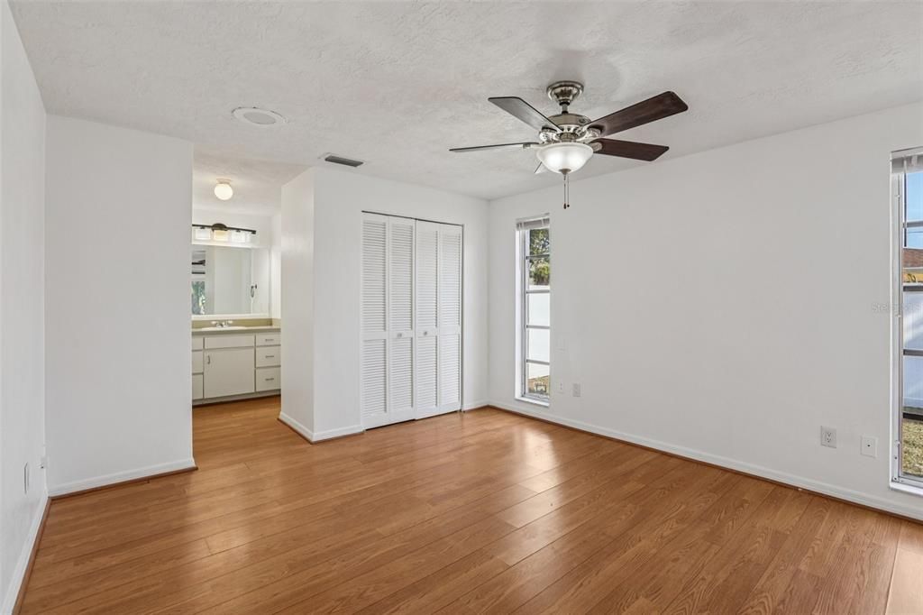 For Rent: $2,800 (4 beds, 2 baths, 1968 Square Feet)