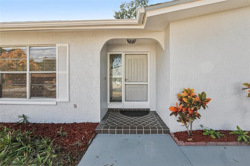 For Rent: $2,800 (4 beds, 2 baths, 1968 Square Feet)