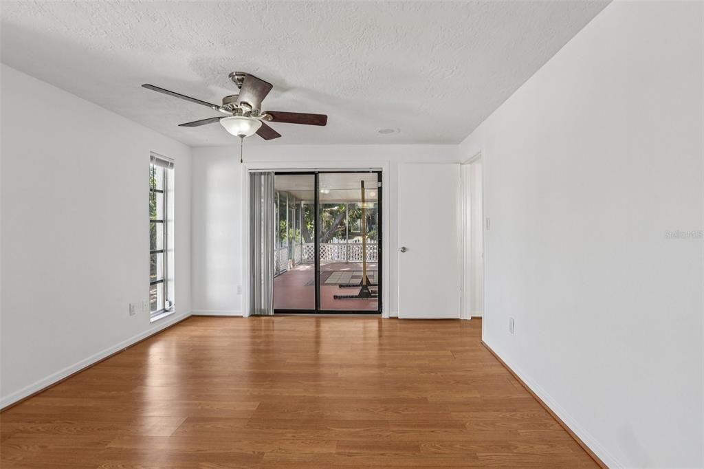 For Rent: $2,800 (4 beds, 2 baths, 1968 Square Feet)