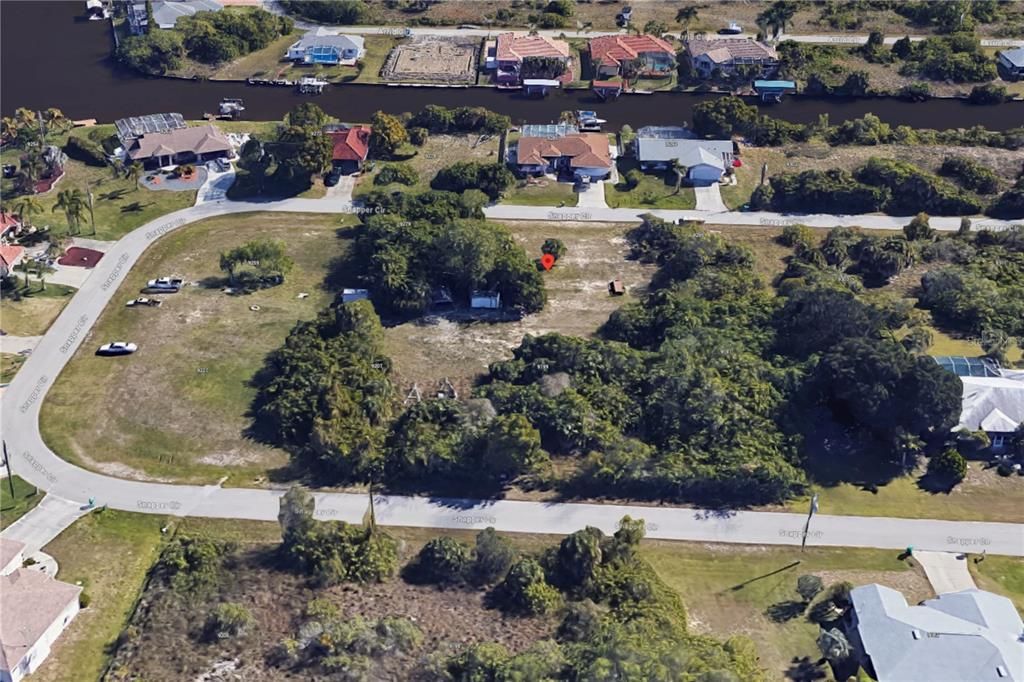 На продажу: $53,000 (0.46 acres)