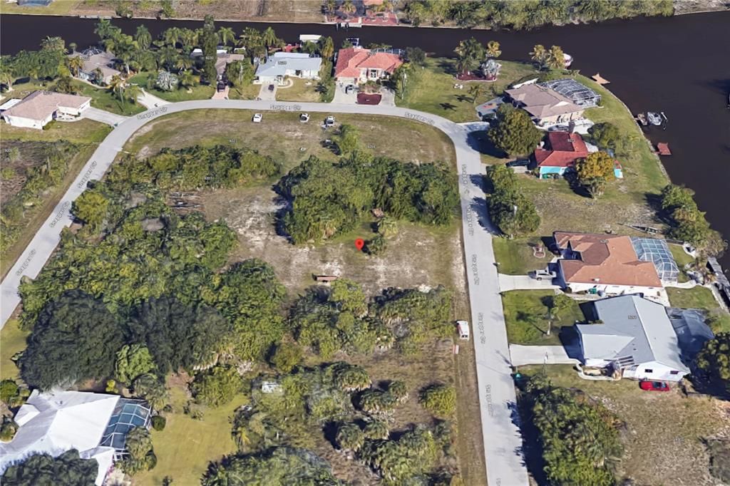 На продажу: $53,000 (0.46 acres)