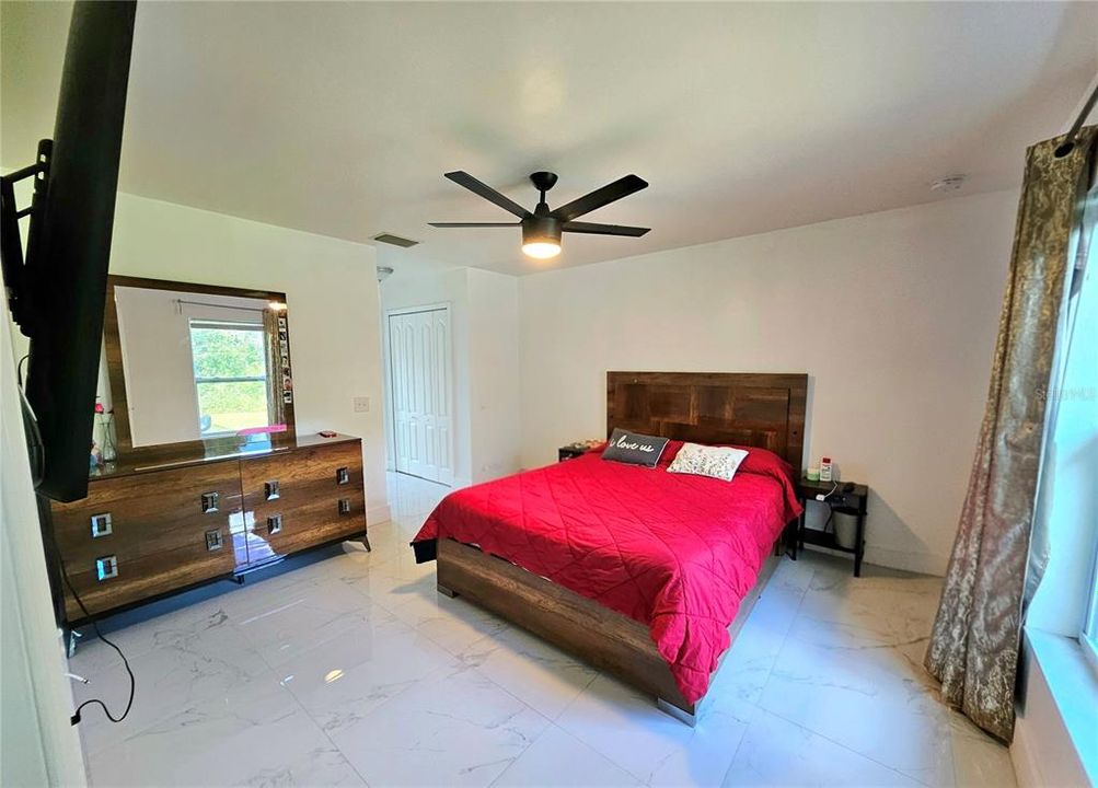 For Sale: $330,000 (3 beds, 2 baths, 1274 Square Feet)