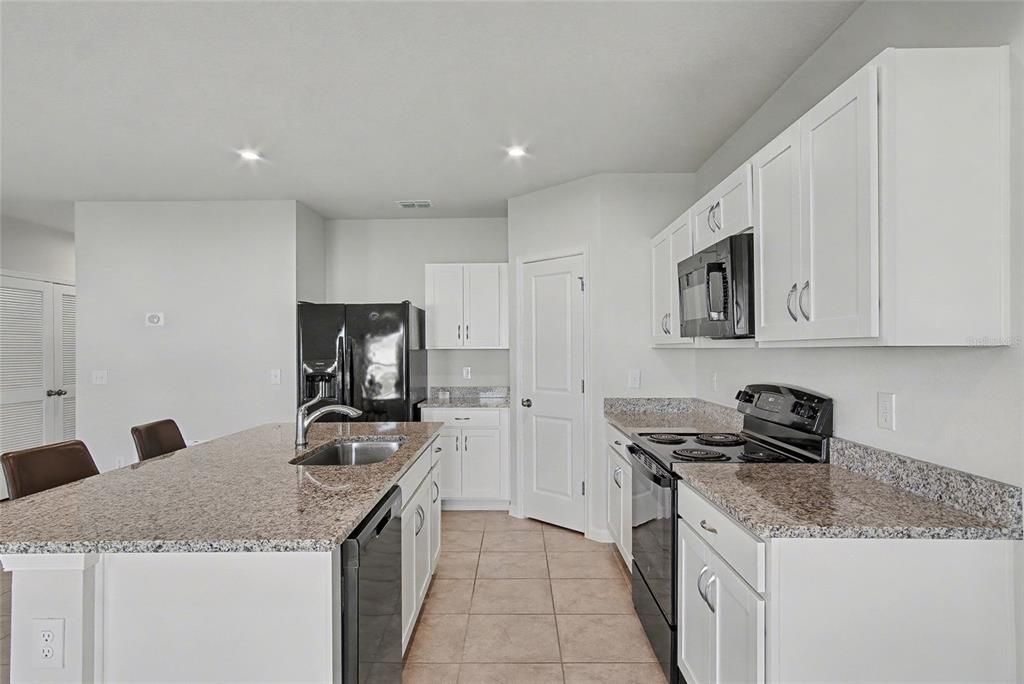 For Rent: $1,900 (3 beds, 2 baths, 1450 Square Feet)