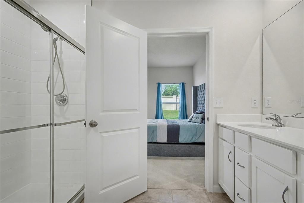 For Rent: $1,900 (3 beds, 2 baths, 1450 Square Feet)