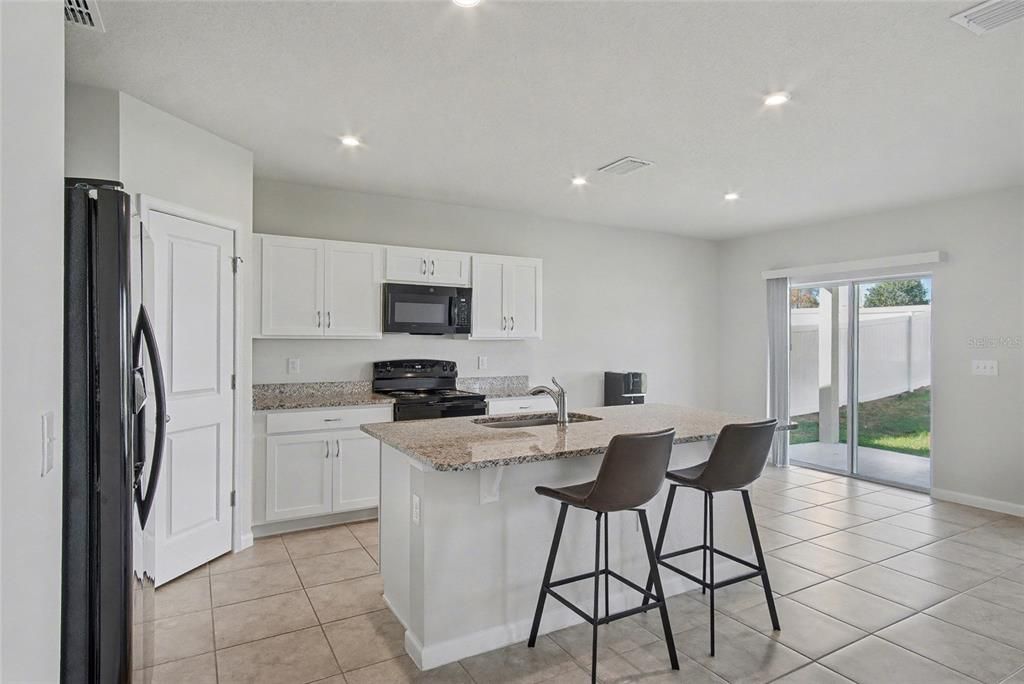 For Rent: $1,900 (3 beds, 2 baths, 1450 Square Feet)