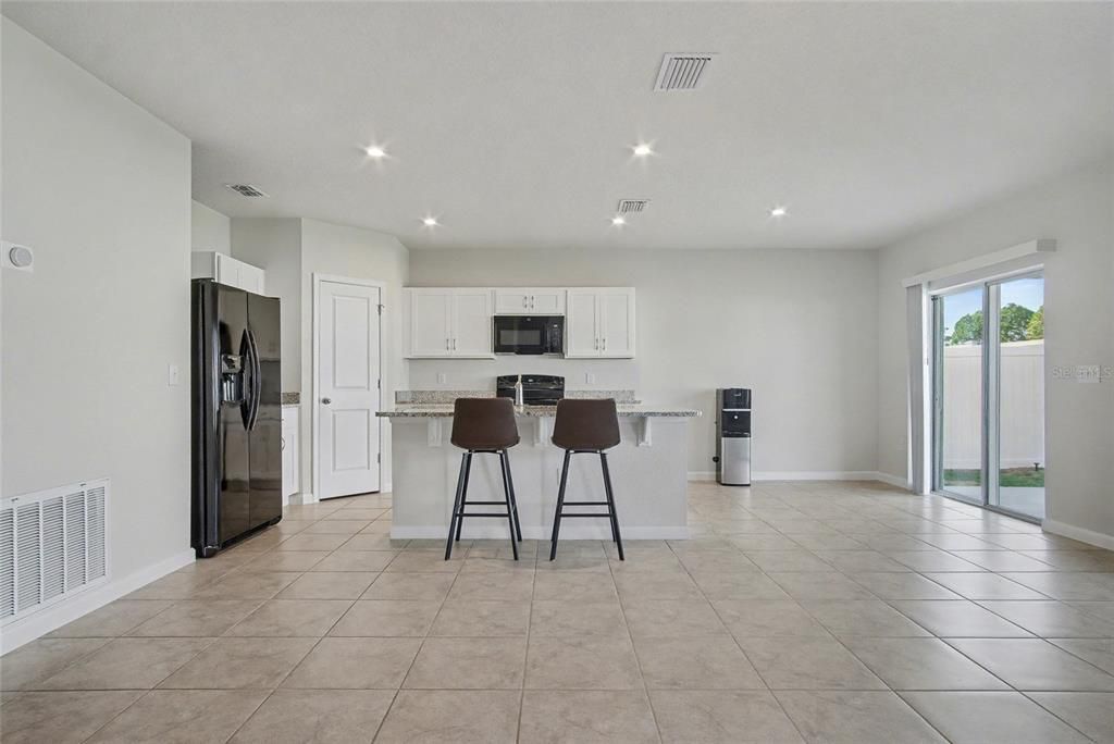 For Rent: $1,900 (3 beds, 2 baths, 1450 Square Feet)