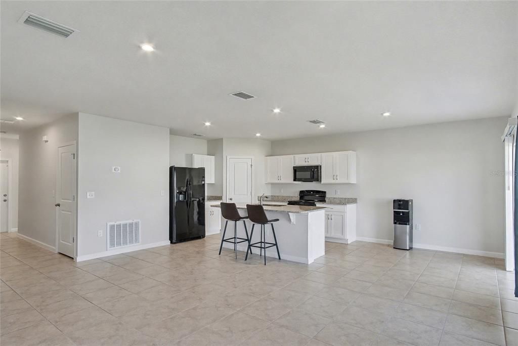 For Rent: $1,900 (3 beds, 2 baths, 1450 Square Feet)