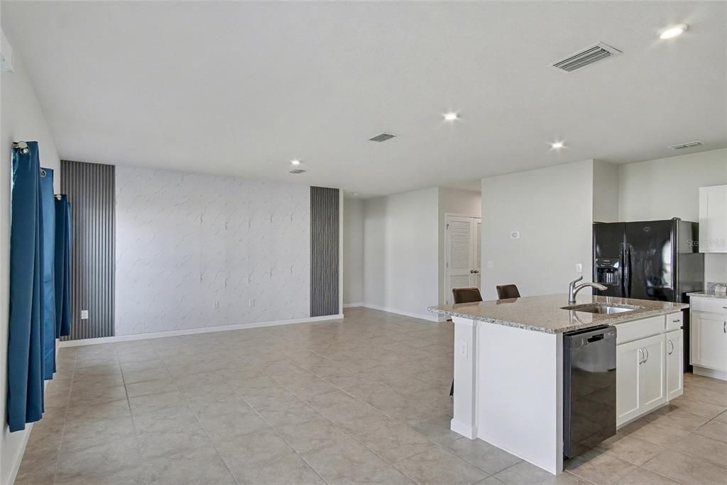 For Rent: $1,900 (3 beds, 2 baths, 1450 Square Feet)