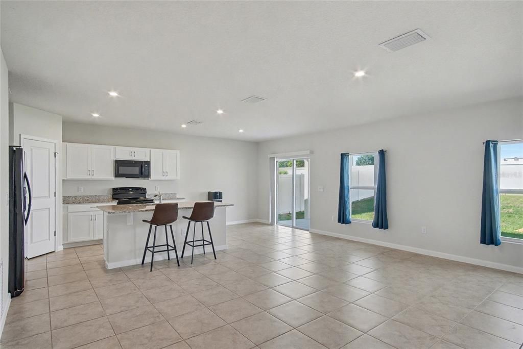 For Rent: $1,900 (3 beds, 2 baths, 1450 Square Feet)