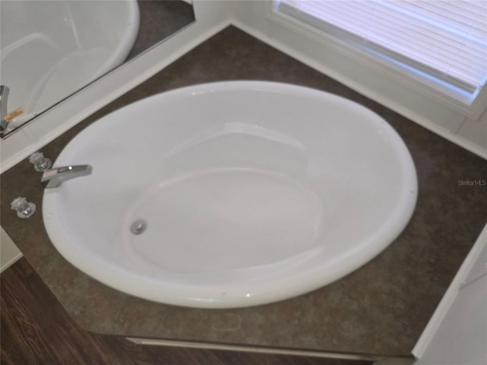 На продажу: $169,900 (3 спален, 2 ванн, 1293 Квадратных фут)