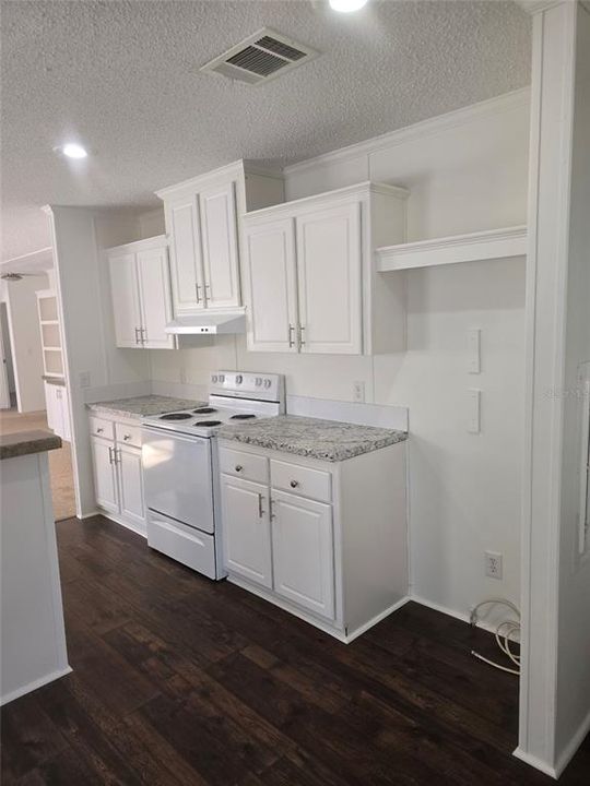 На продажу: $169,900 (3 спален, 2 ванн, 1293 Квадратных фут)