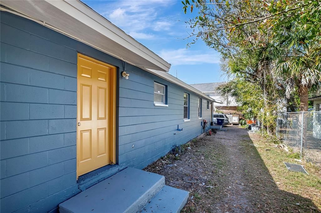 待售: $325,000 (4 贝兹, 0 浴室, 1296 平方英尺)