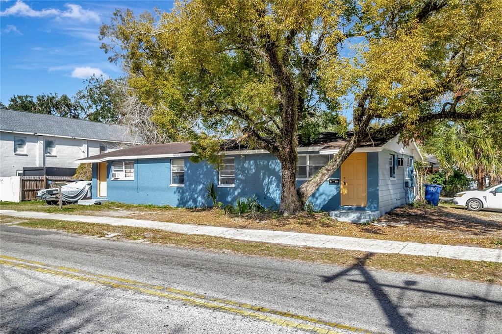 待售: $325,000 (4 贝兹, 0 浴室, 1296 平方英尺)