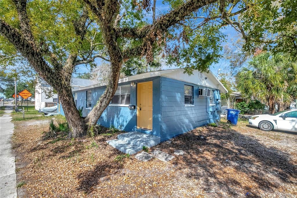 待售: $325,000 (4 贝兹, 0 浴室, 1296 平方英尺)