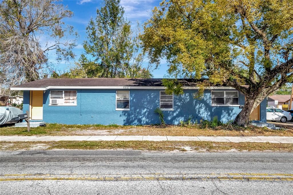 待售: $325,000 (4 贝兹, 0 浴室, 1296 平方英尺)