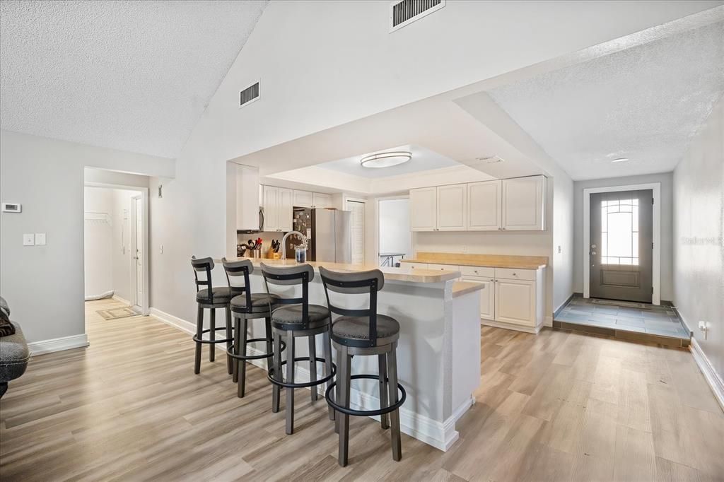 Active With Contract: $400,000 (3 beds, 2 baths, 1770 Square Feet)