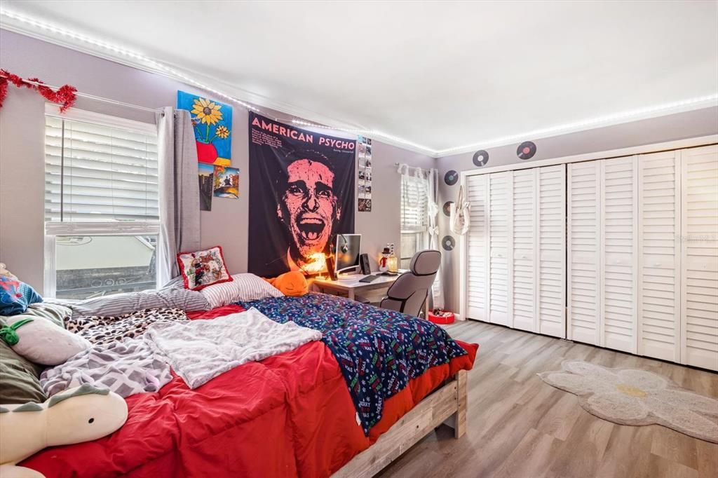 Active With Contract: $400,000 (3 beds, 2 baths, 1770 Square Feet)