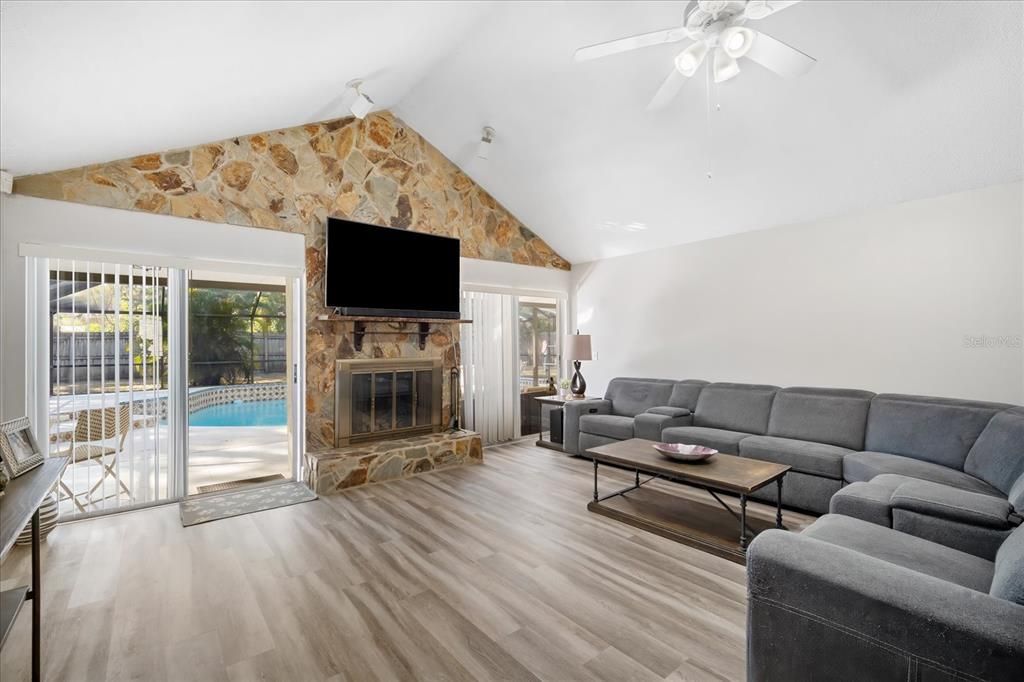 Active With Contract: $400,000 (3 beds, 2 baths, 1770 Square Feet)