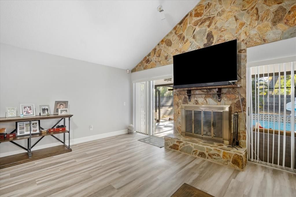 Active With Contract: $400,000 (3 beds, 2 baths, 1770 Square Feet)