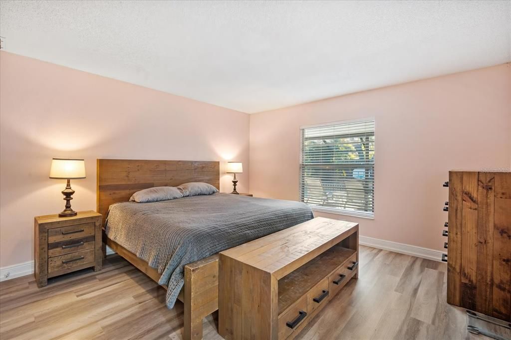 Active With Contract: $400,000 (3 beds, 2 baths, 1770 Square Feet)