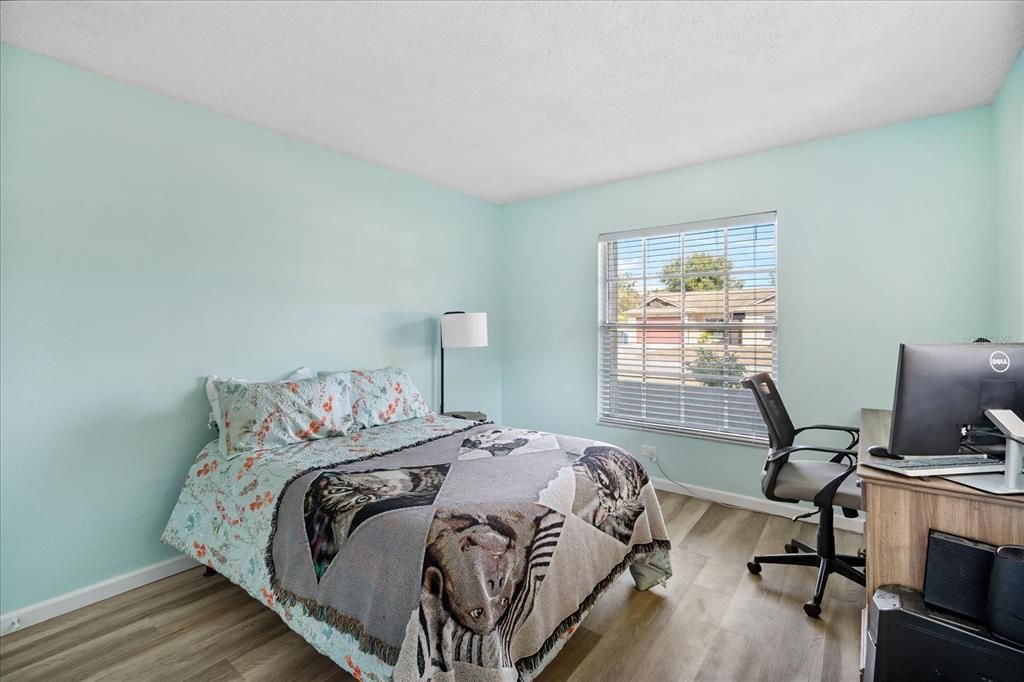 Active With Contract: $400,000 (3 beds, 2 baths, 1770 Square Feet)