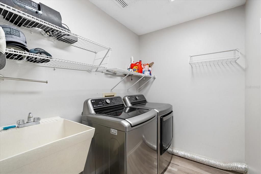 Active With Contract: $400,000 (3 beds, 2 baths, 1770 Square Feet)