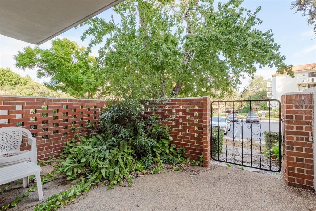 На продажу: $100,000 (1 спален, 1 ванн, 1048 Квадратных фут)