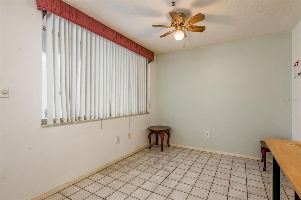 На продажу: $100,000 (1 спален, 1 ванн, 1048 Квадратных фут)