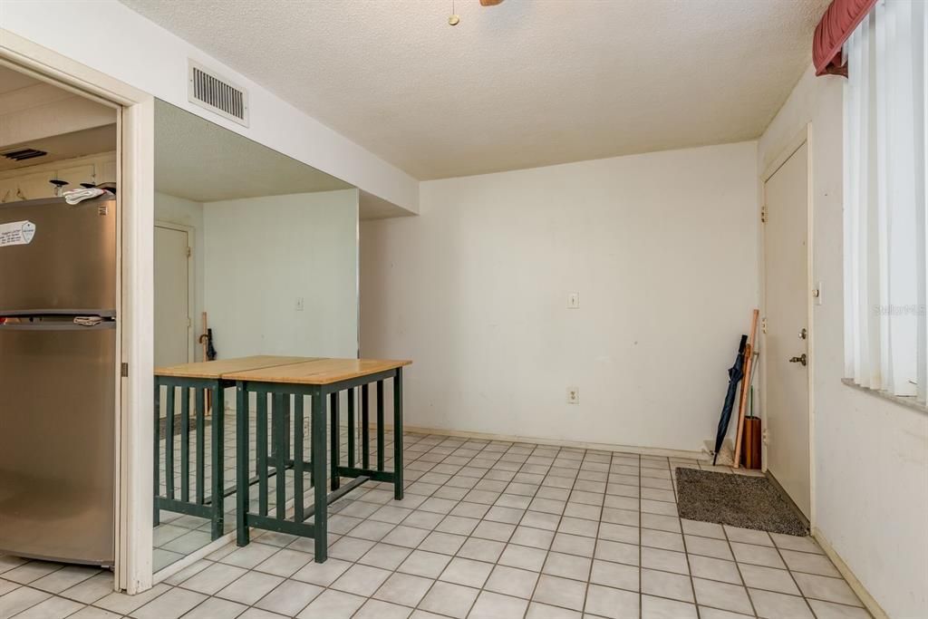 На продажу: $100,000 (1 спален, 1 ванн, 1048 Квадратных фут)