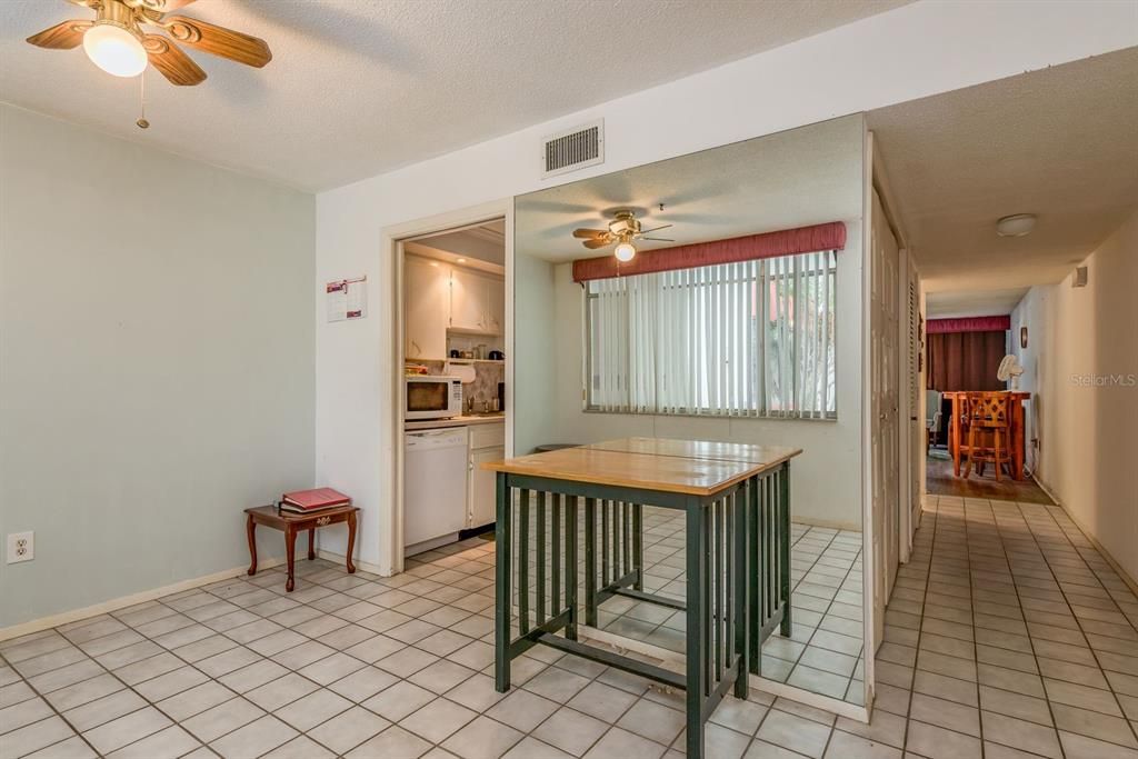 На продажу: $100,000 (1 спален, 1 ванн, 1048 Квадратных фут)