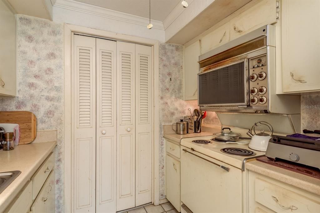 На продажу: $100,000 (1 спален, 1 ванн, 1048 Квадратных фут)